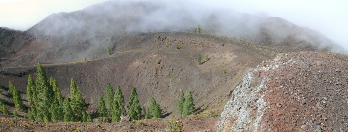 Cráter del volcán de Arenas Negras (1706)