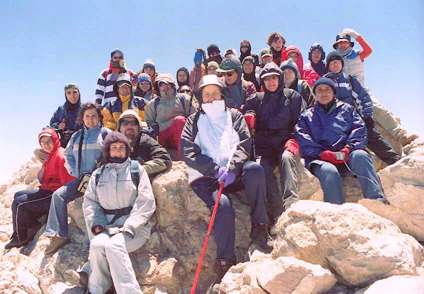 Miembros de GEOVOL e INVOLCAN en la cima del Teide. Mayo 2004