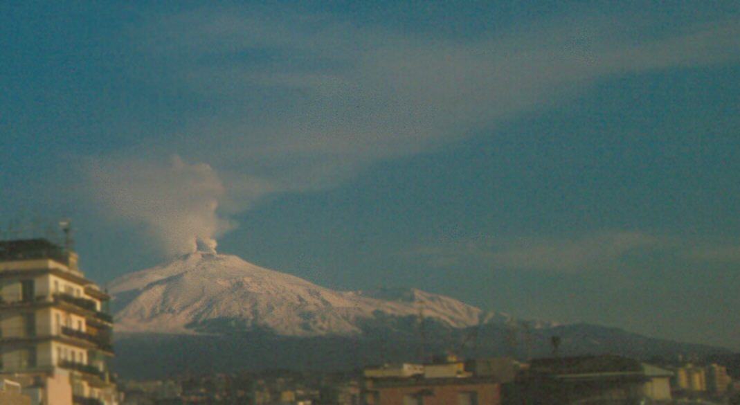 1997. Amanece el Etna sobre Catania.