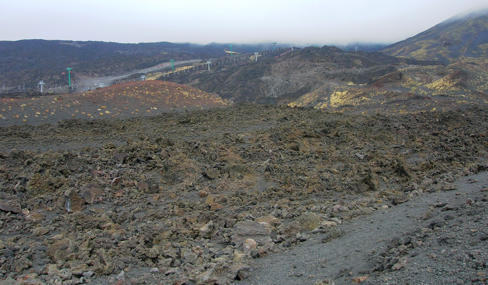 2002-2003. La ladera meridional queda sustancialmente modificada.