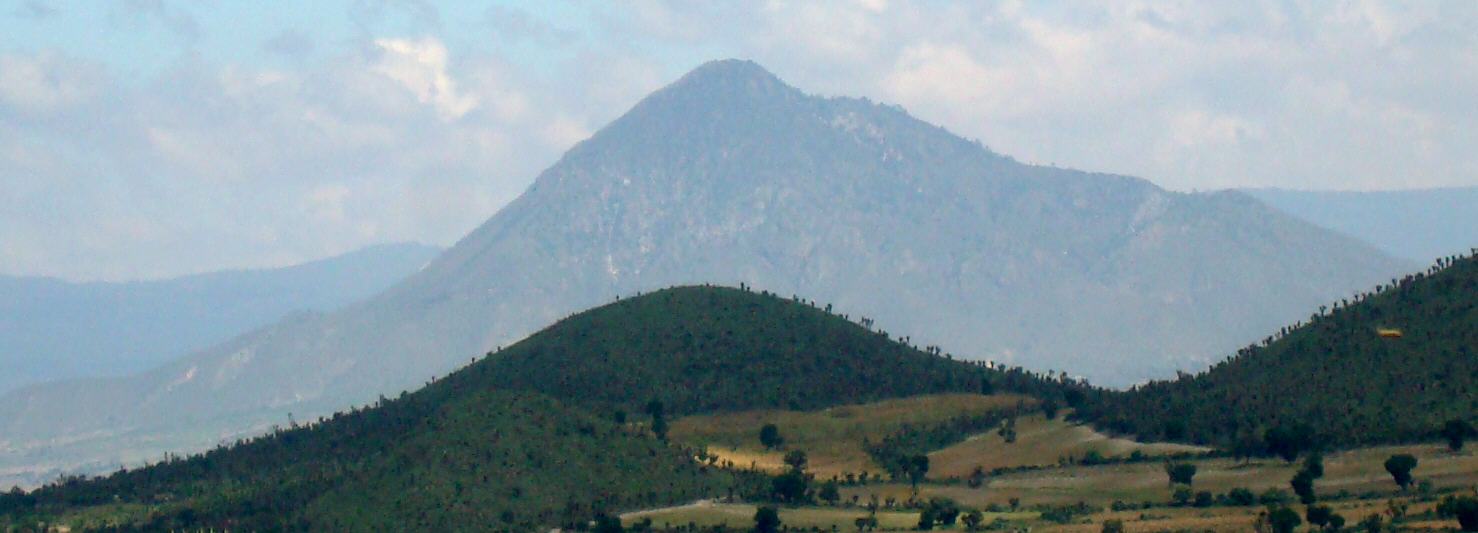 Cerro Pizarro desde la carretera a Cantona