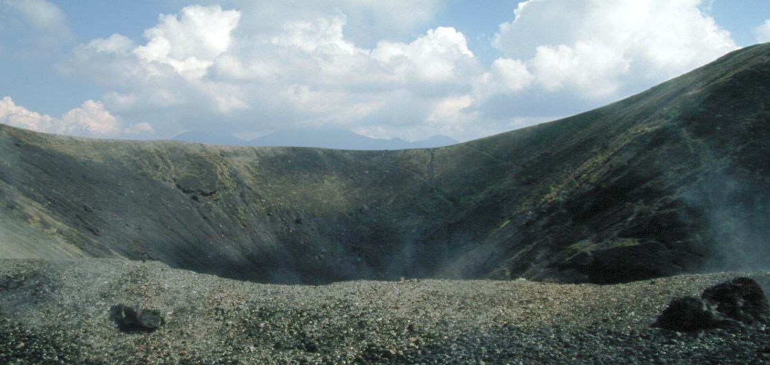 Abertura del doble cráter del Paricutín