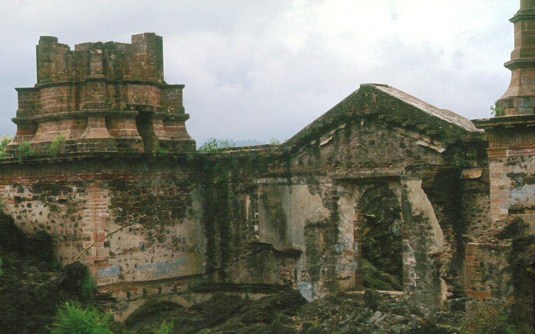 Iglesia de San Juan invadida por las lavas