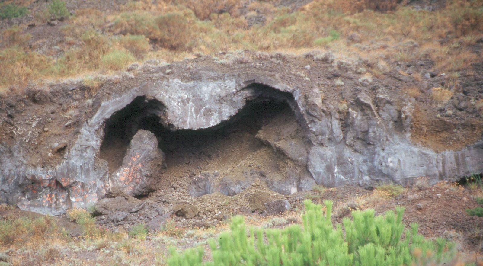 Túnel de lava con doble corriente