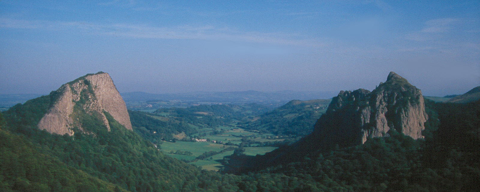 Roca Sanadoire y Roca Tuilliere. Mont Dore