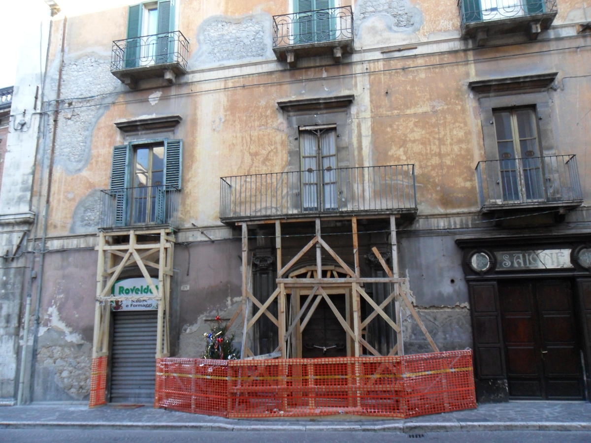Edificios afectados por los terremotos. Sulmona