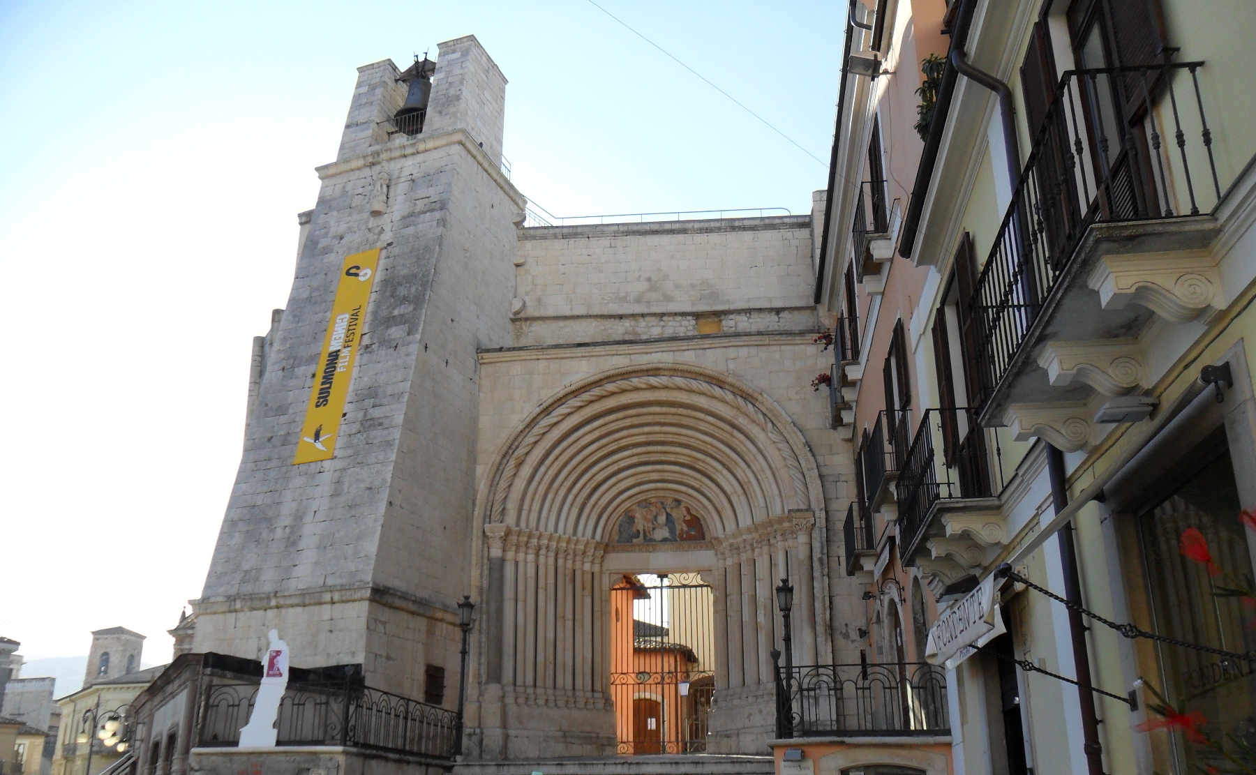 Terremotos históricos en Sulmona. Destrucción de iglesia