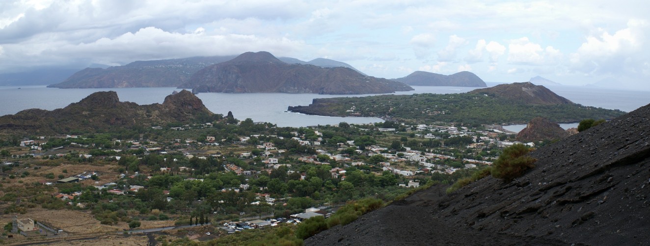Península de Vulcanello y riesgo volcánico asociada a los espacios vacacionales